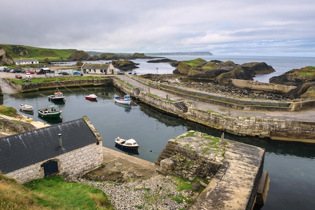 Puerto de Ballintoy en Irlanda del Norte