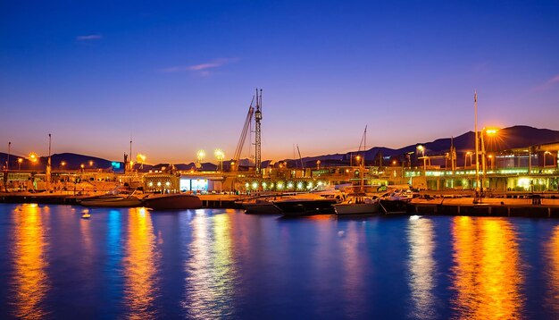 Foto puerto de barcelona durante la noche españa