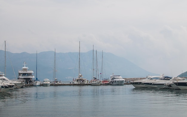 Puerto de Budva en Montenegro