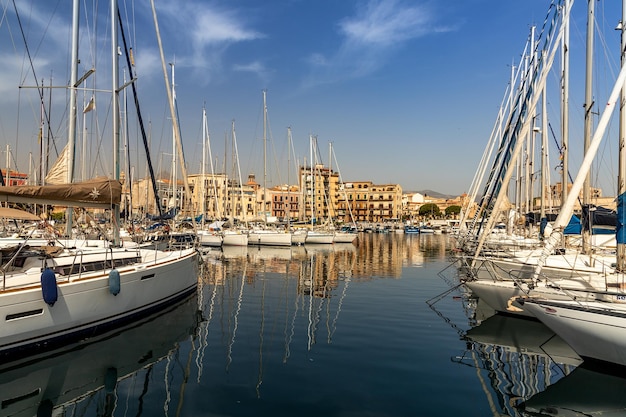 Puerto ciudad palermo sicilia italia en verano