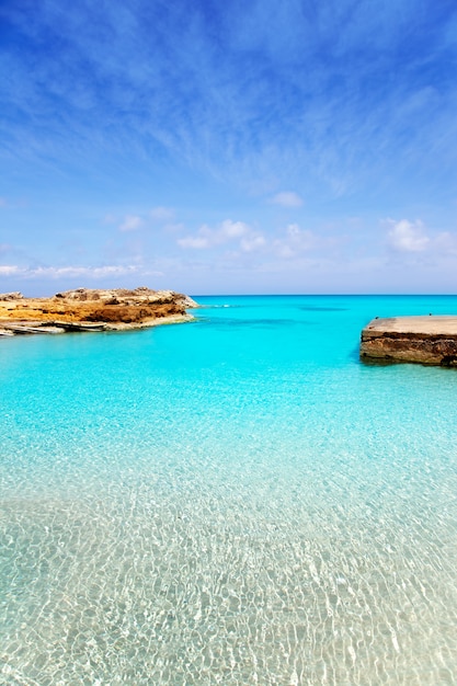 Puerto Es Calo de San Agusti en la isla de Formentera.