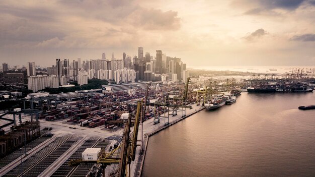 Puerto de Keppel al atardecer en Singapur