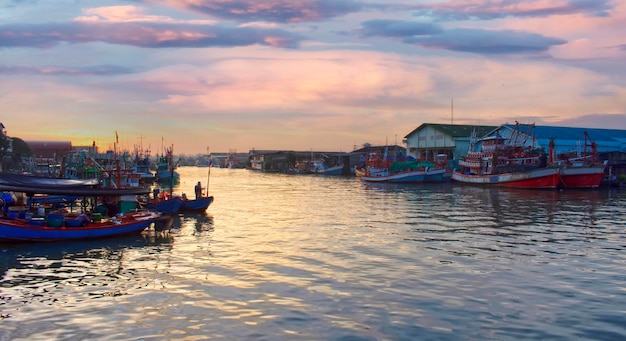 el puerto pesquero del mar