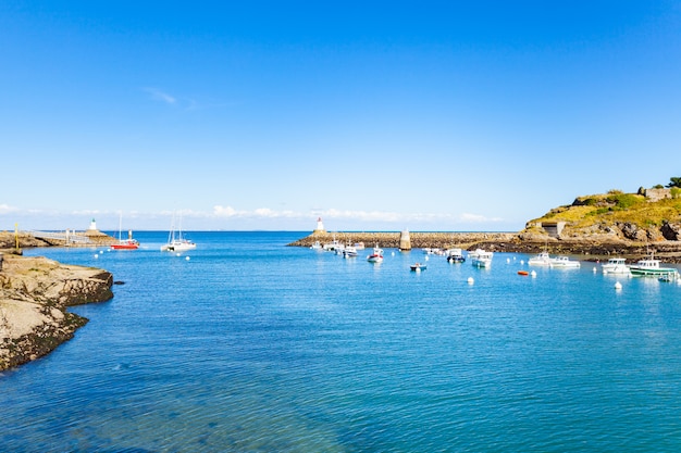 Puerto de Sauzon en Francia en la isla Belle ile en Mer en Morbihan