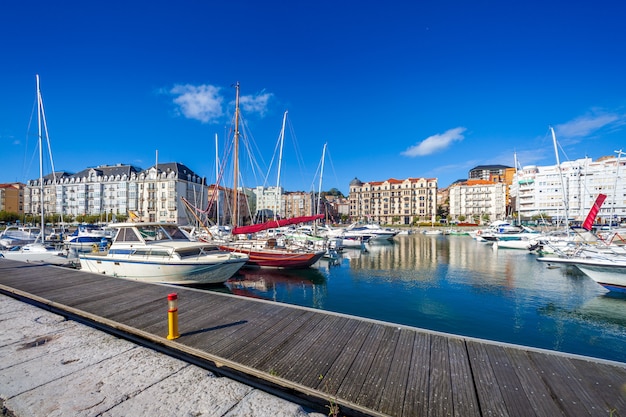 Foto puerto velero en santander (cantabria, españa).