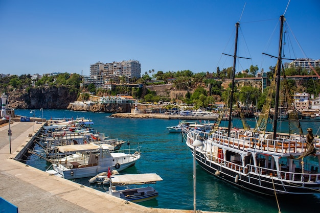 Puerto Viejo en el centro antiguo de Antalya en Turquía