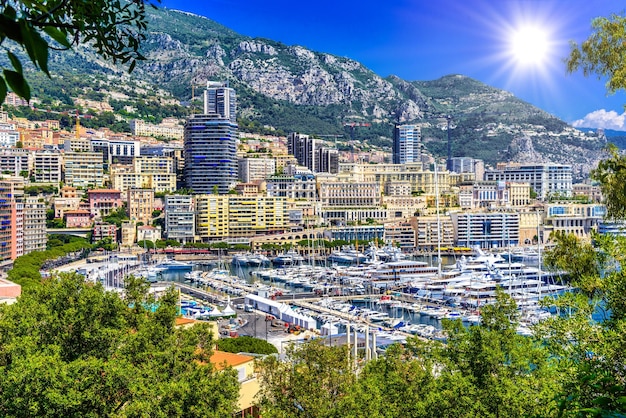 Puerto con yates en La Condamine MonteCarlo Monaco Cote d'Azur Riviera Francesa