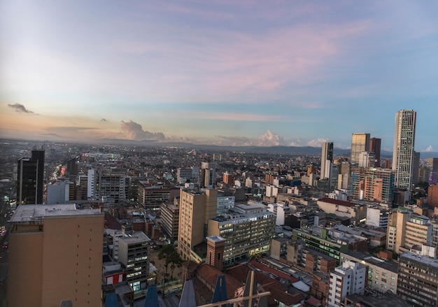 Foto una puesta de sol en bogotá