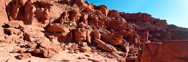 puesta de sol en el cañón que se encuentra en el desierto