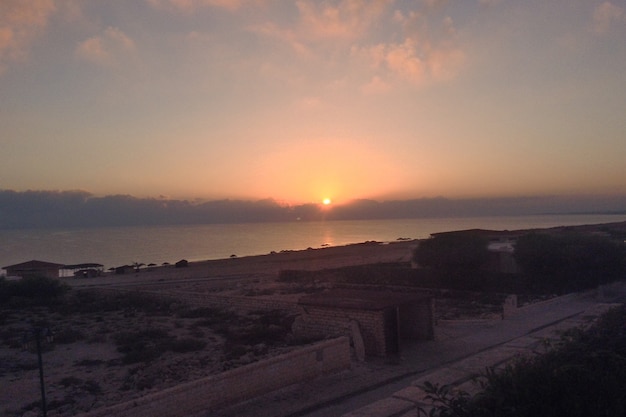 Puesta de sol desde la costa norte de Egipto