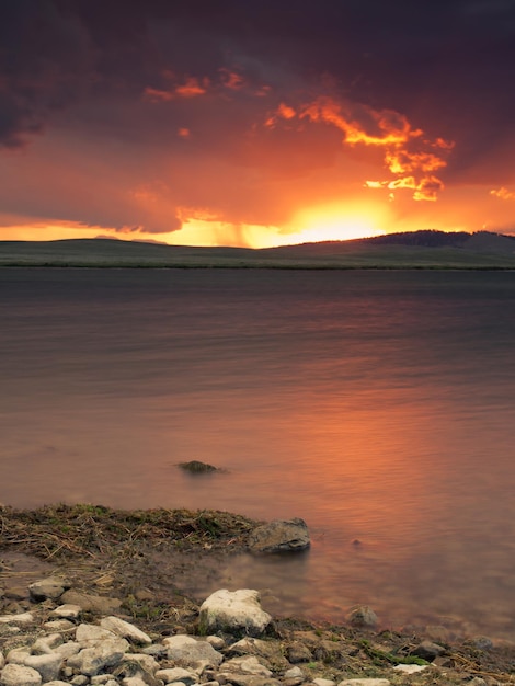 Puesta de sol en el embalse de Eleven Mile, Colorado.