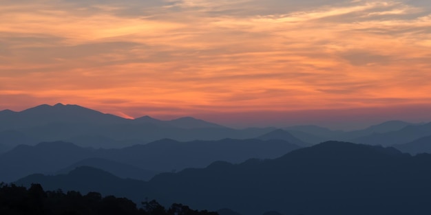 Puesta De Sol Esplendor Pintura Picos De Las Montañas