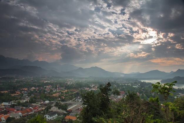 Foto puesta de sol luang prabang