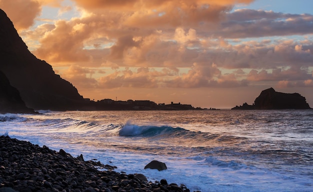 puesta de sol en madeira