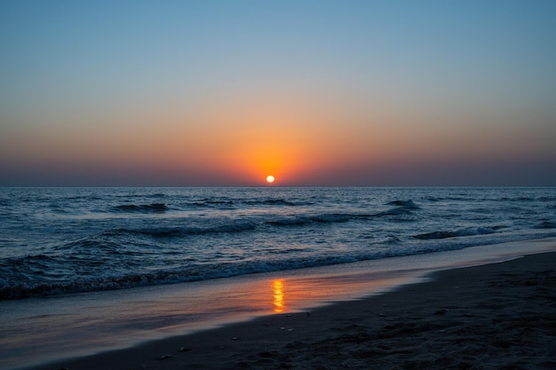 Puesta de sol en el mar en España