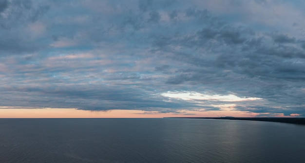 Puesta de sol en el mar