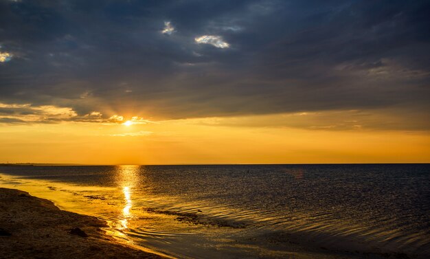 Puesta de sol en el mar