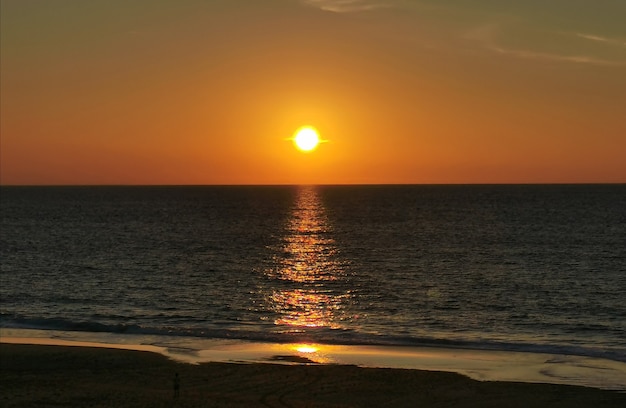 puesta de sol en el mar