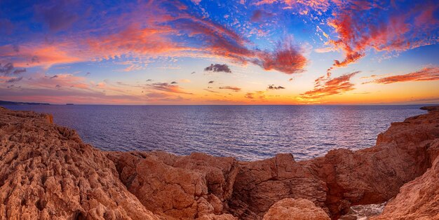 puesta de sol en el mar