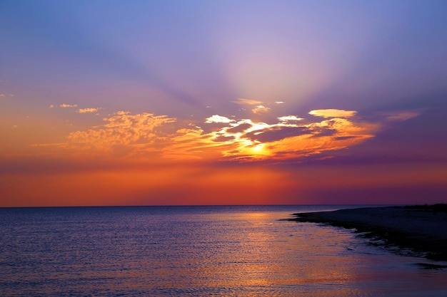 puesta de sol en el mar