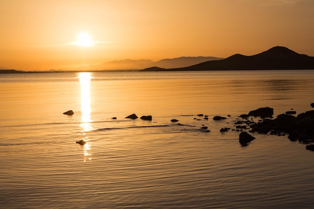 puesta de sol en el mar