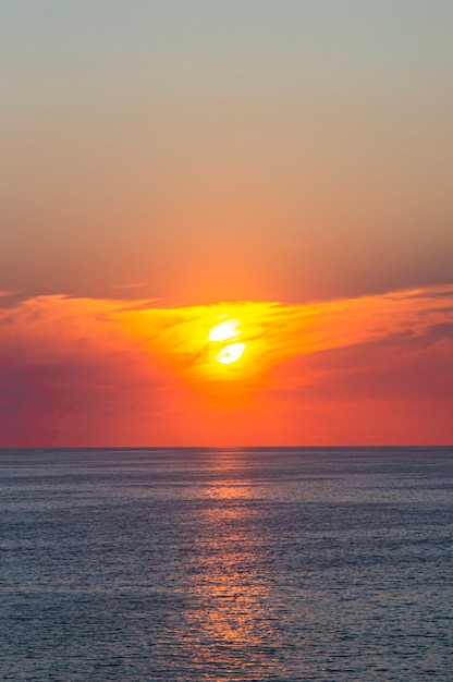 Puesta de sol en el mar