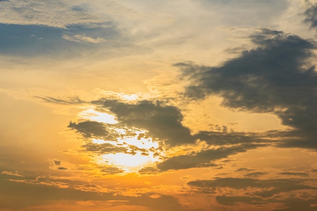 Puesta de sol con nubes