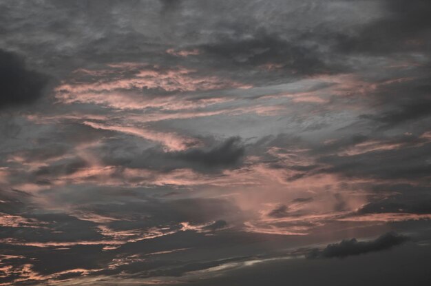 puesta de sol en las nubes