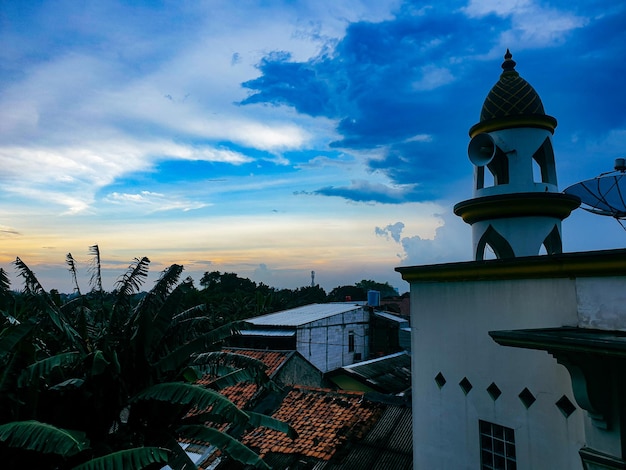 puesta de sol panorámica sobre la mezquita