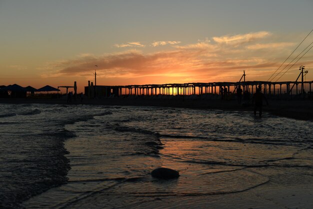 puesta de sol en la playa puesta de sol en el muelle