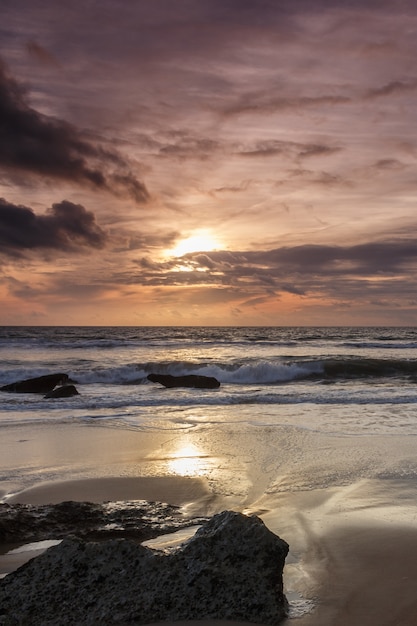 Foto puesta de sol en la playa