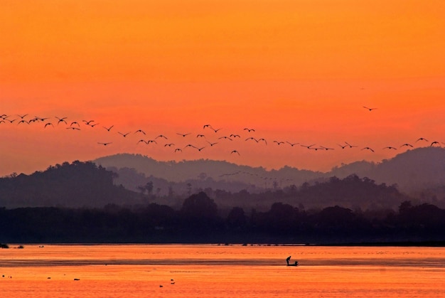 puesta de sol en el río Mekong
