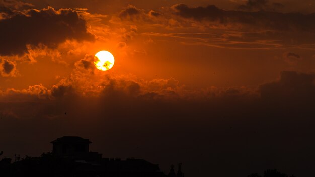 Puesta de sol roja