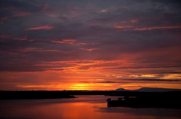 Puesta de sol sobre el canal Kazinga