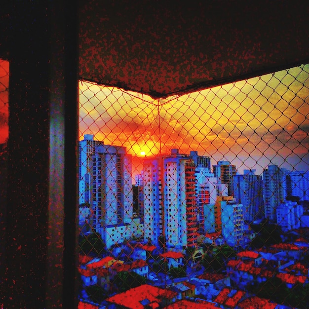 Foto la puesta de sol sobre la ciudad