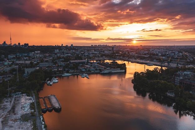 Puesta de sol sobre Dnipro