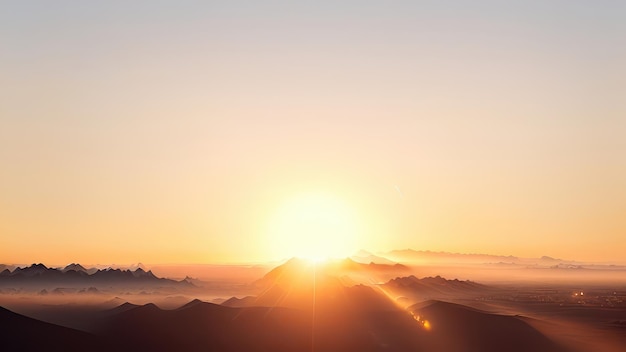 Una puesta de sol sobre una montaña con el sol poniéndose detrás