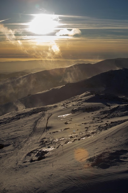 Puesta de sol sobre las montañas tatras de eslovaquia