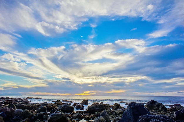 Puesta de sol sobre el Océano Atlántico en Tenerife Islas Canarias España