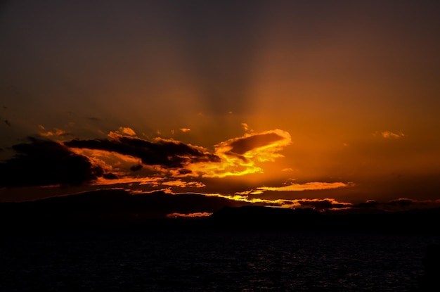 Puesta de sol sobre el Océano Atlántico en Tenerife Islas Canarias España