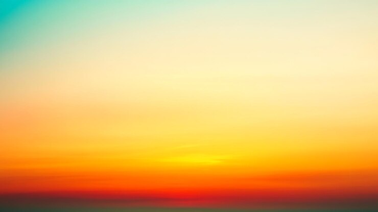 Una puesta de sol vibrante en el horizonte que muestra una brillante mezcla de colores cálidos durante el crepúsculo