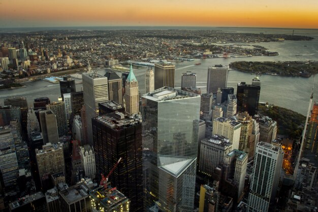 Puesta de sol vista aérea del centro de Nueva York