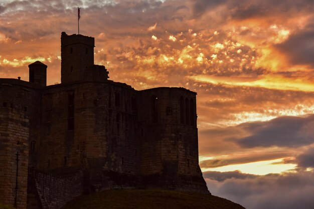 Foto la puesta de sol en warkworth