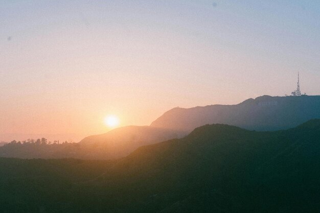 Las puestas de sol son como pinturas de Dios en el cielo.