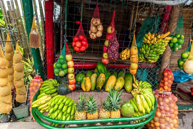 Puesto de frutas en los mercadillos