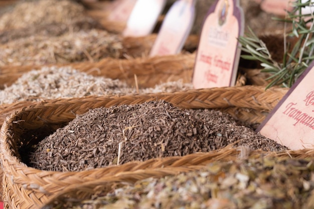 Puesto de té en un mercado artesanal mercado medieval