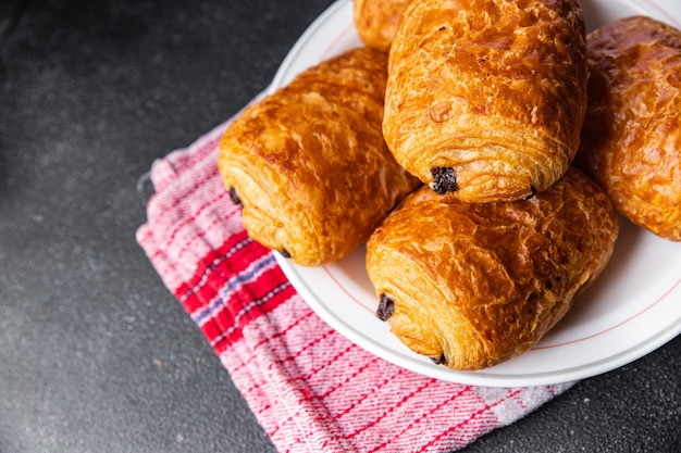 puff brötchen schokolade frisch füllung brötchen bäckerei mahlzeit essen snack auf dem tisch kopierraum essen