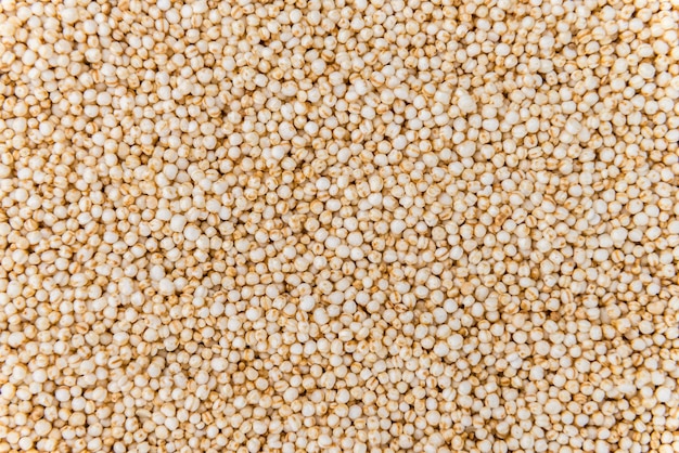 Foto puffed quinoa mit selektivem fokus, nahaufnahme
