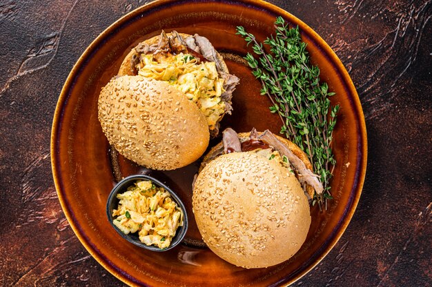 Pulled Pork Hamburger mit Krautsalat