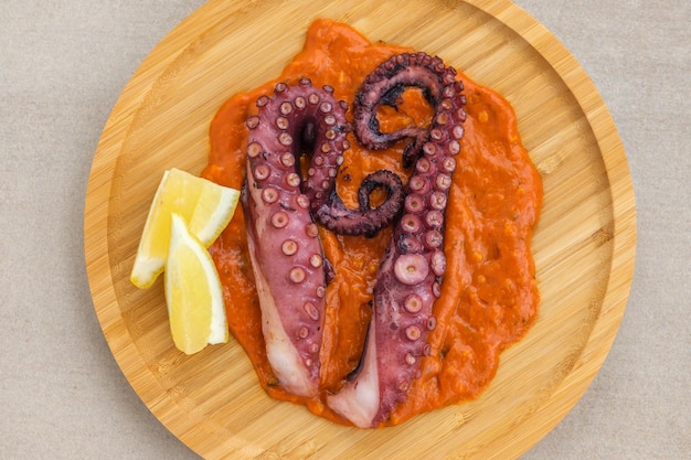 Pulpo con salsa romesco